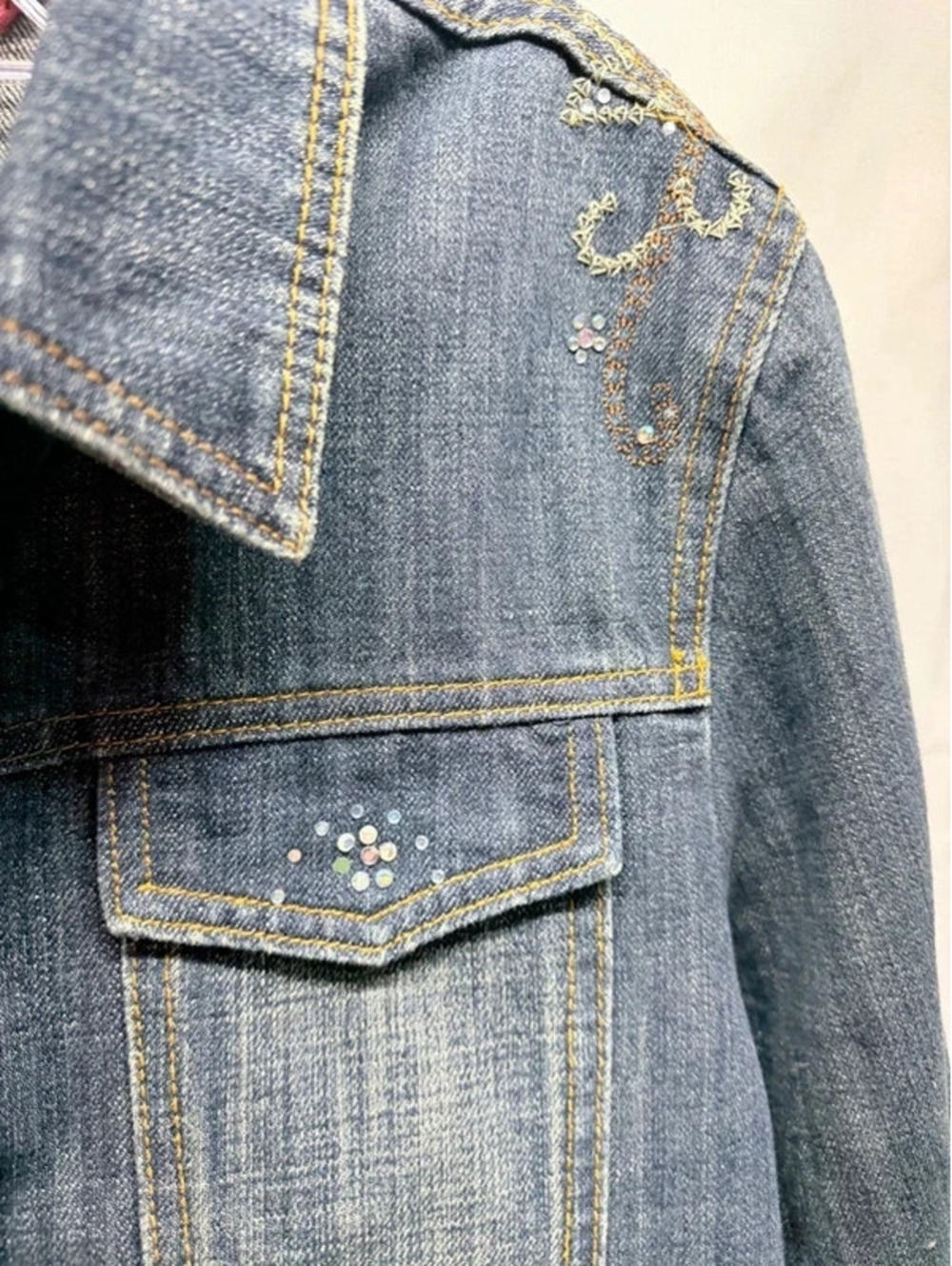 Cosmopolitan Jean Jacket - Picture 2 of 7